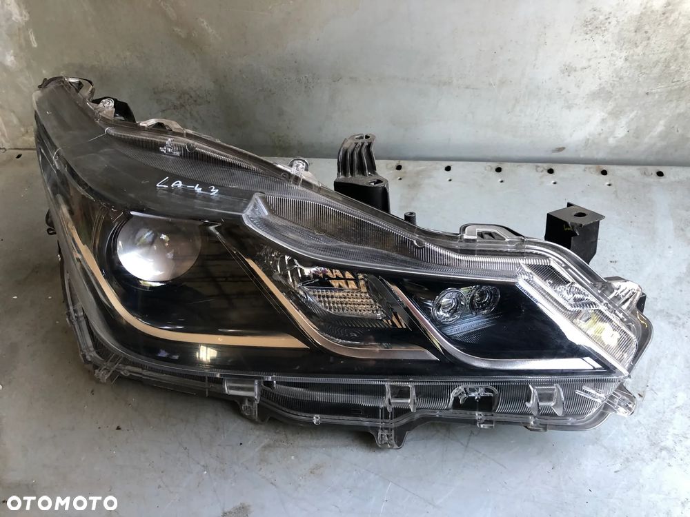 LA-43 . Lampa Prawy Przód Soczewka Toyota Corolla E21 Sedan (2018–2023) - Gwarancja Wysyłka - 1