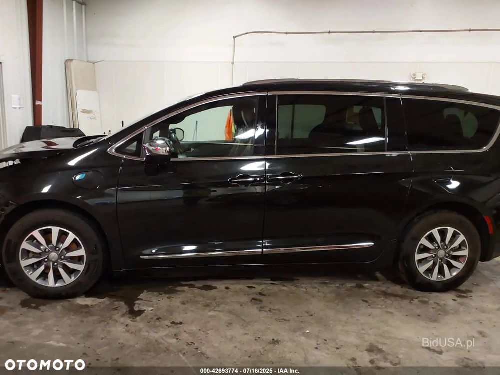 Chrysler Pacifica - 6