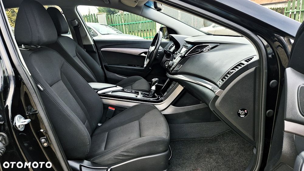 Hyundai i40 Kombi blue 1.6 Family+ - 38