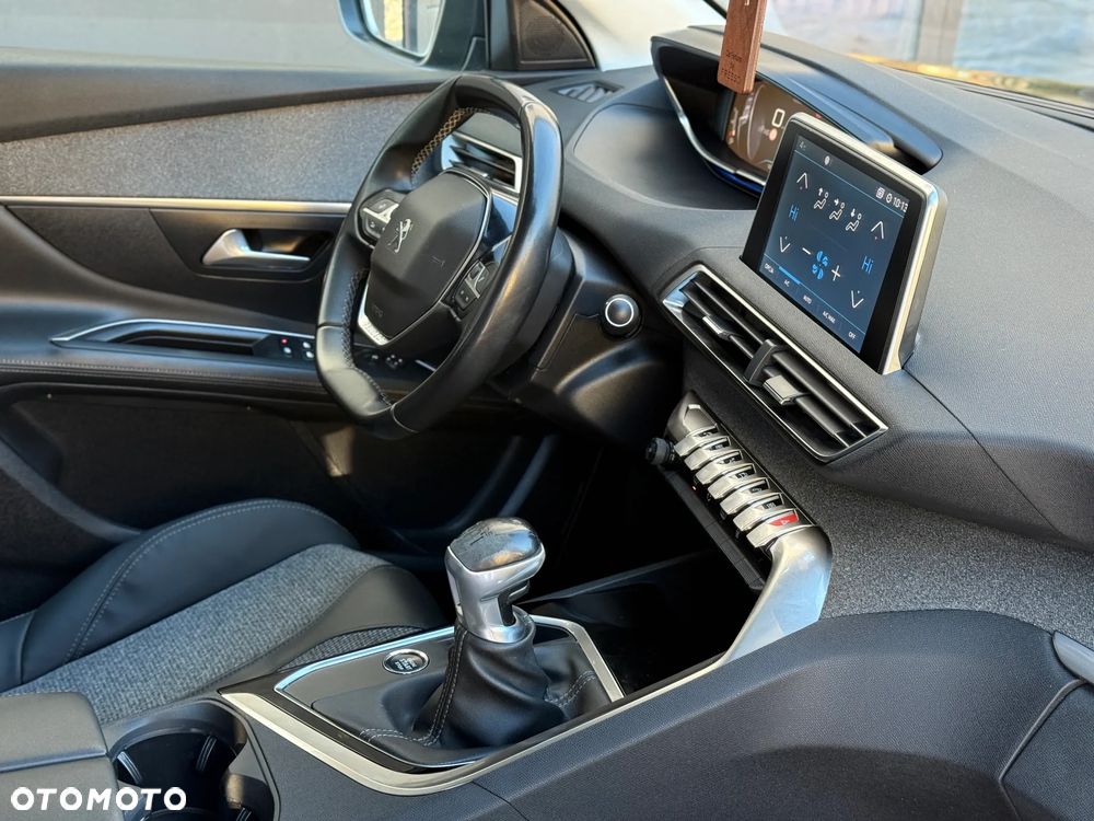 Peugeot 3008 PureTech 130 Stop & Start GPF Allure Business-Paket - 35