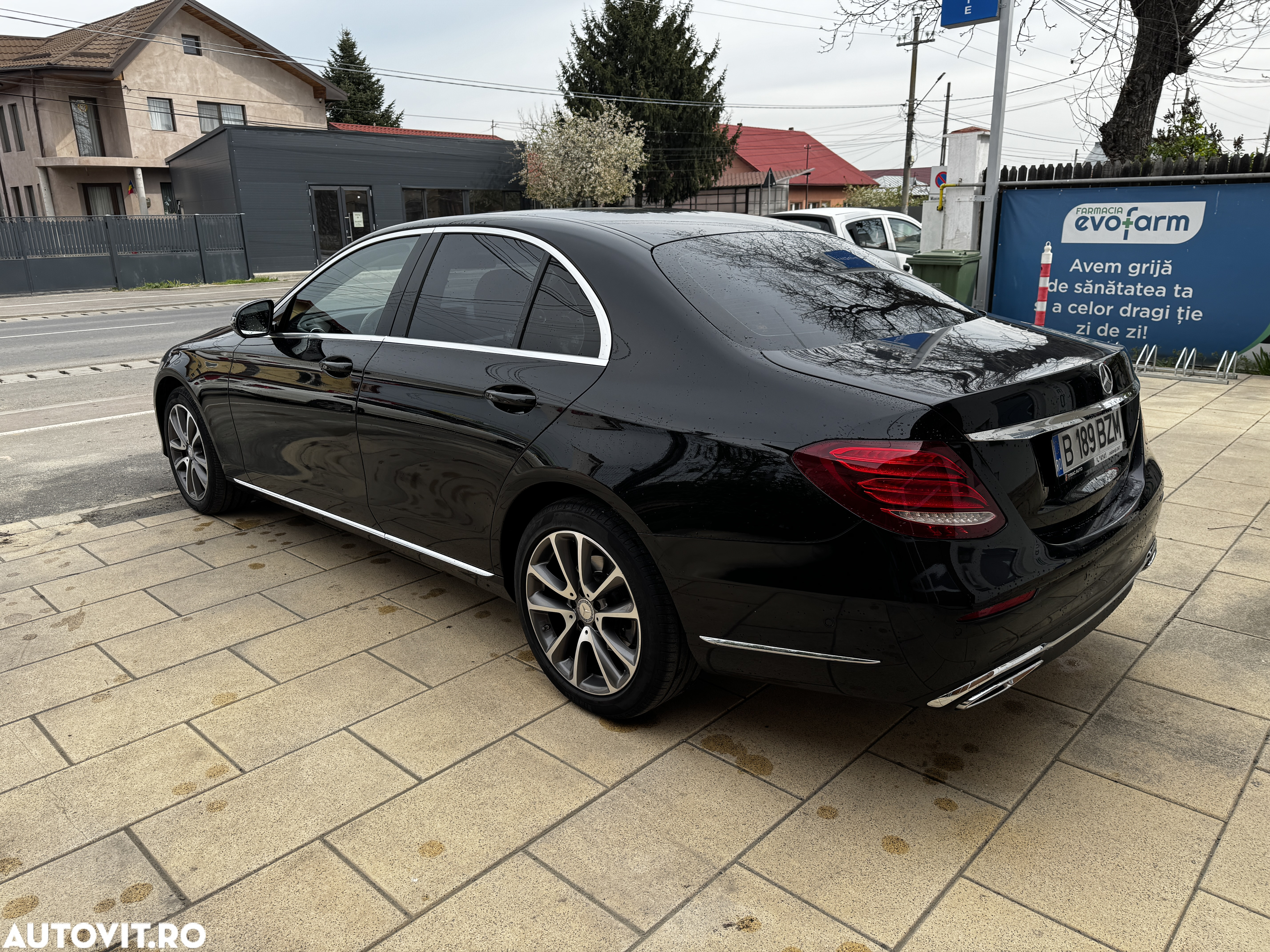 Mercedes-Benz E 220 d 9G-TRONIC Exclusive - 4