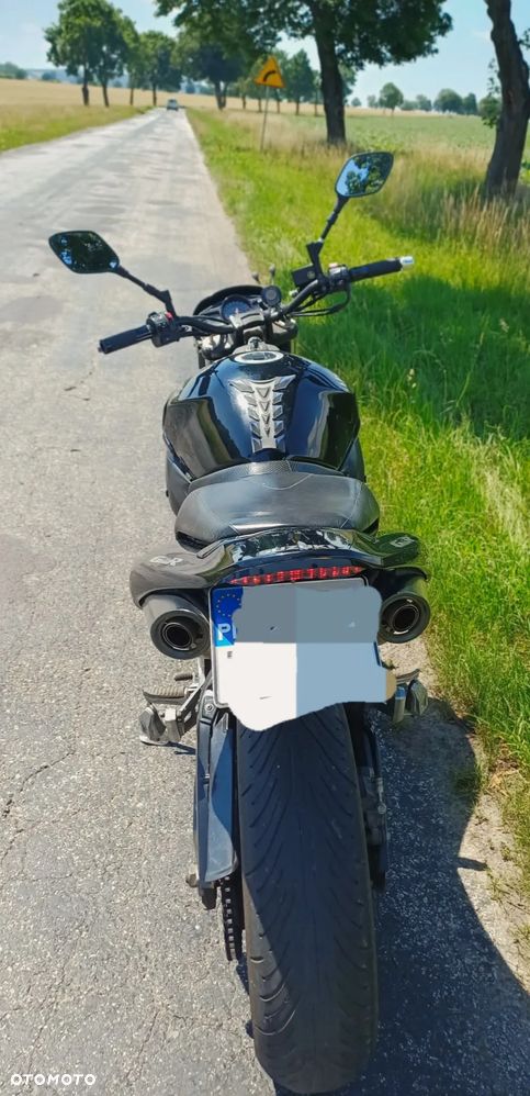 Suzuki GSR - 6