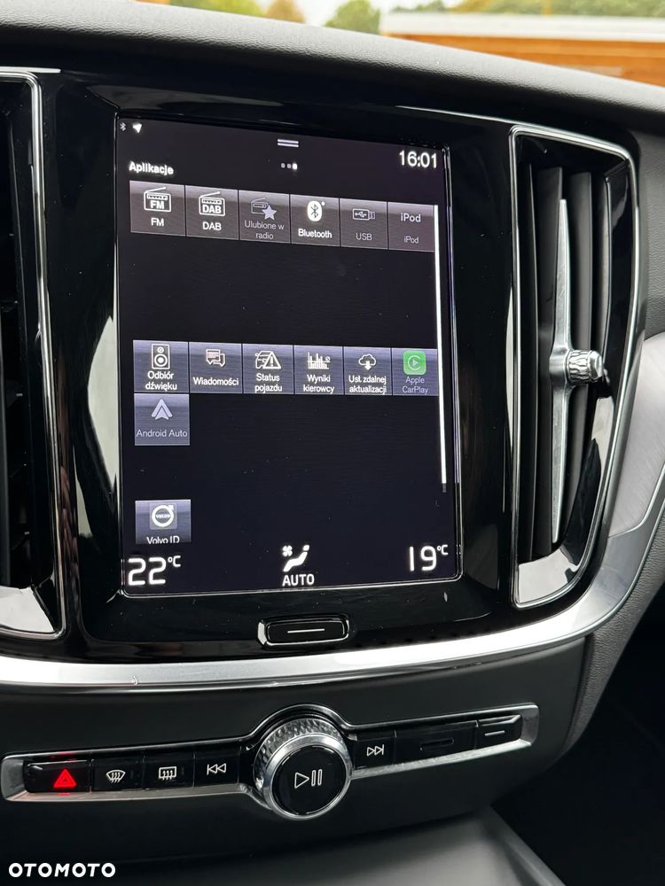 Volvo V60 B4 B DKG Momentum - 13