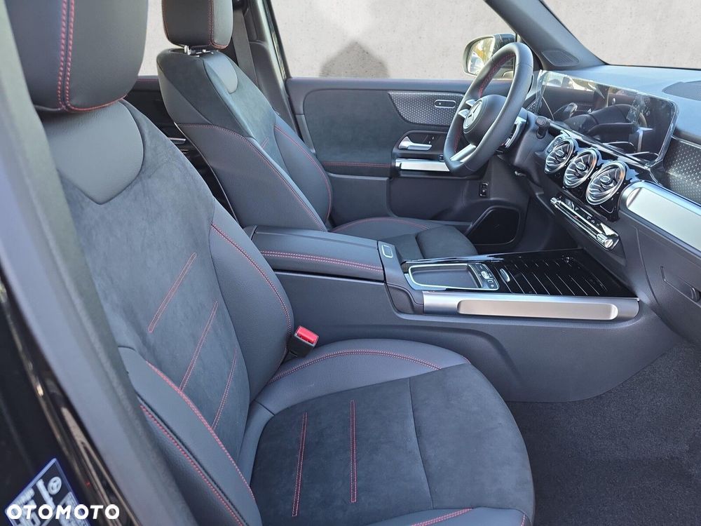 Mercedes-Benz GLB - 16