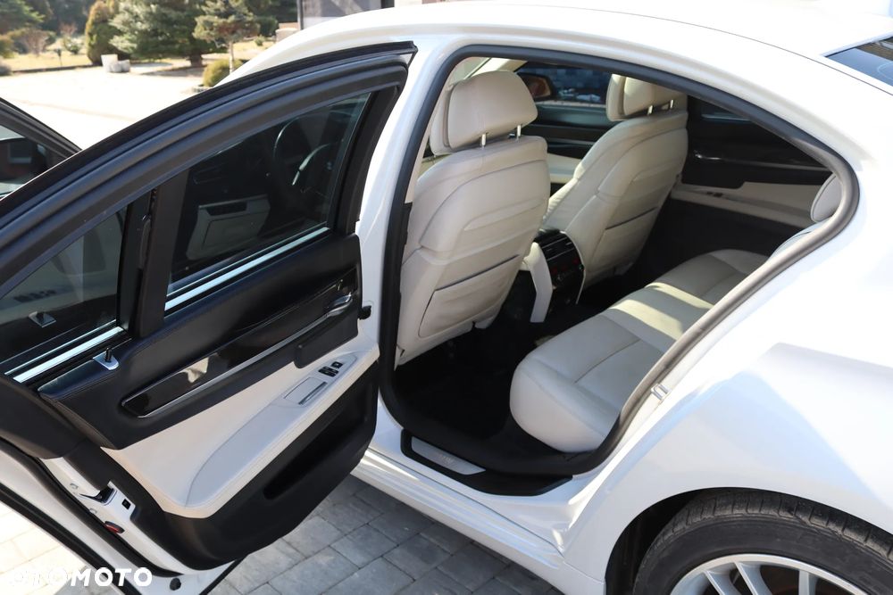 BMW Seria 7 750Li - 15