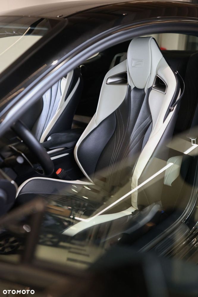 Lexus RC F Carbon - 14