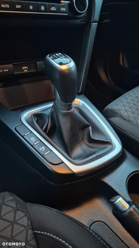 Kia XCeed 1.5 T-GDI M - 13