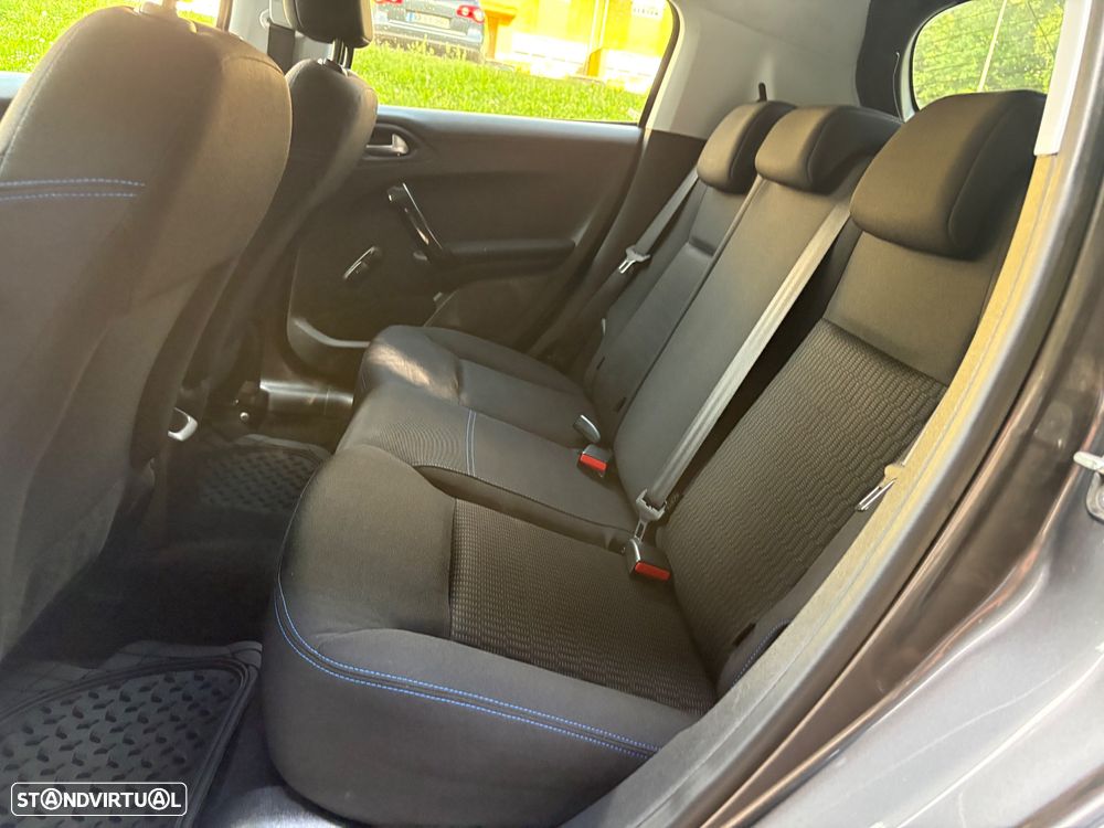 Peugeot 208 1.2 PureTech Style - 15
