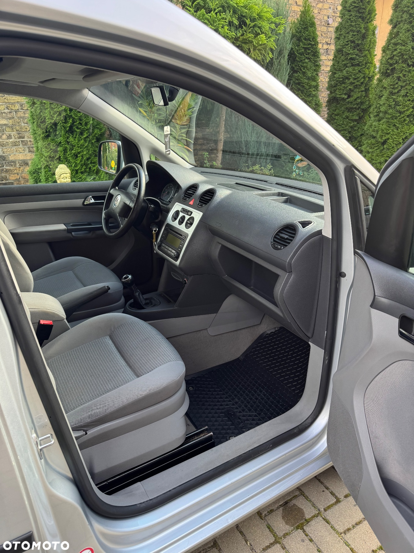 Volkswagen Caddy ver-1-6-life-7--si- - 6