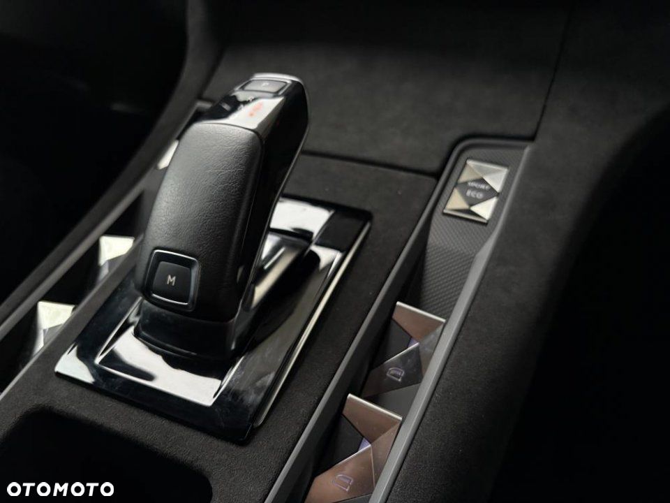 DS Automobiles DS 7 Crossback - 11