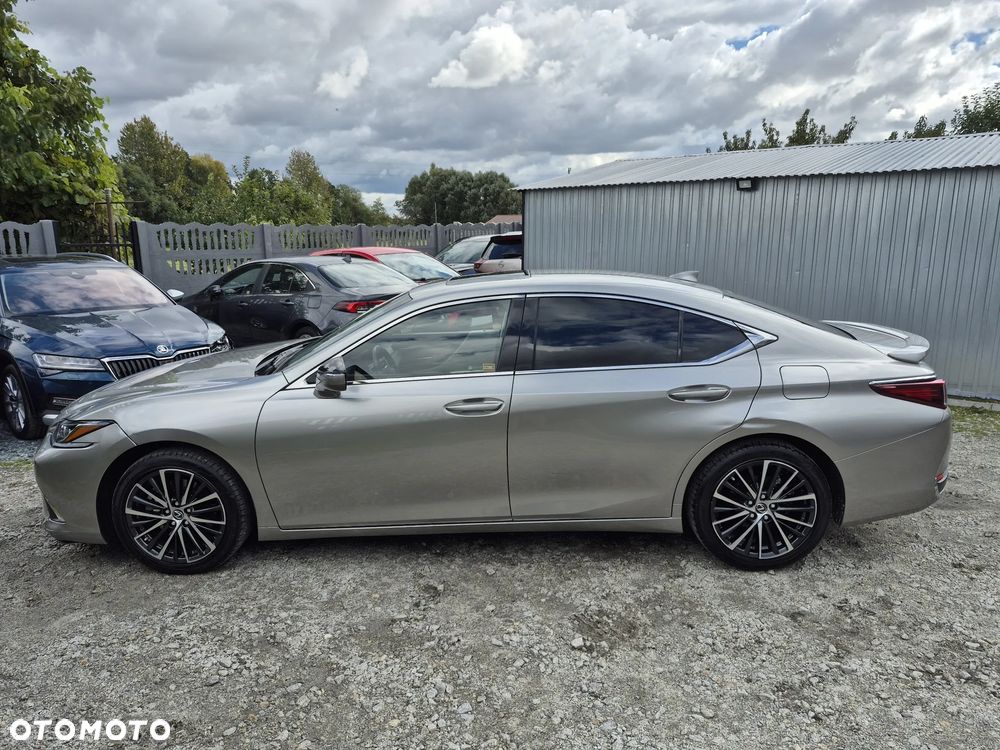 Lexus ES 300h Business Edition - 21