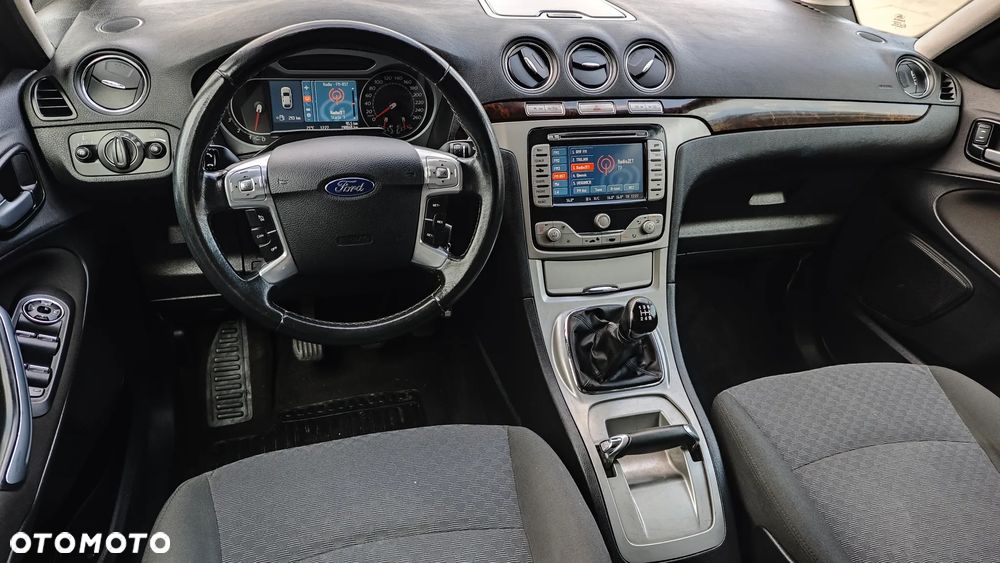 Ford Galaxy 2.0 Ghia - 2