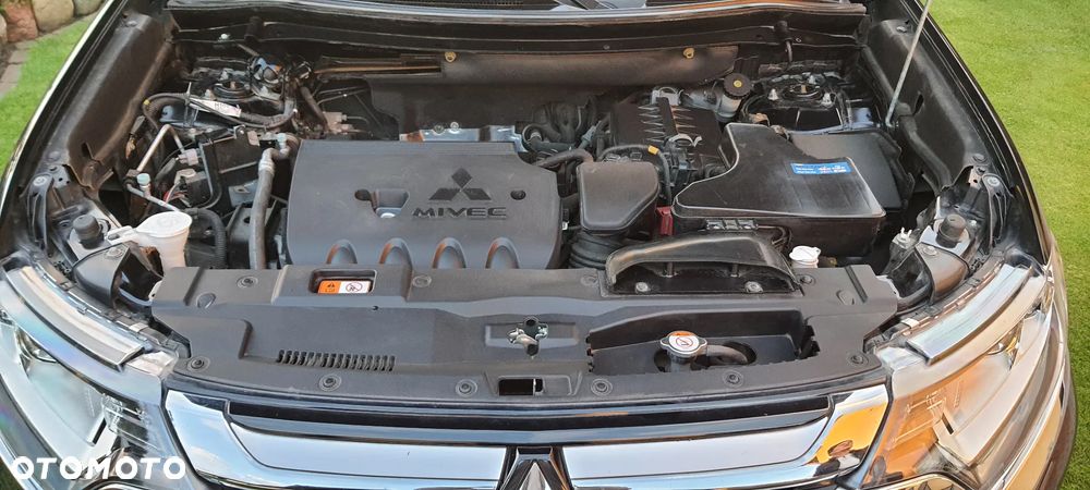 Mitsubishi Outlander - 11