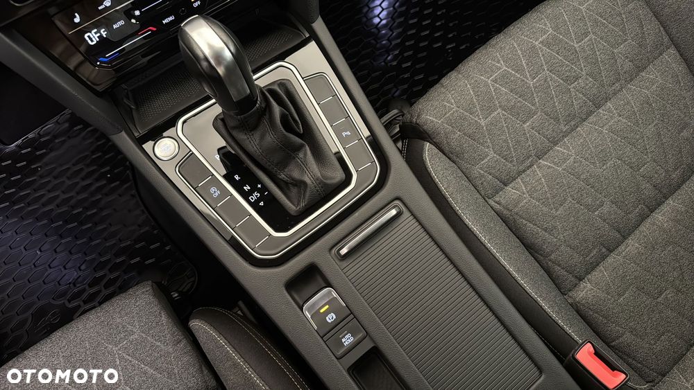 Volkswagen Passat - 19