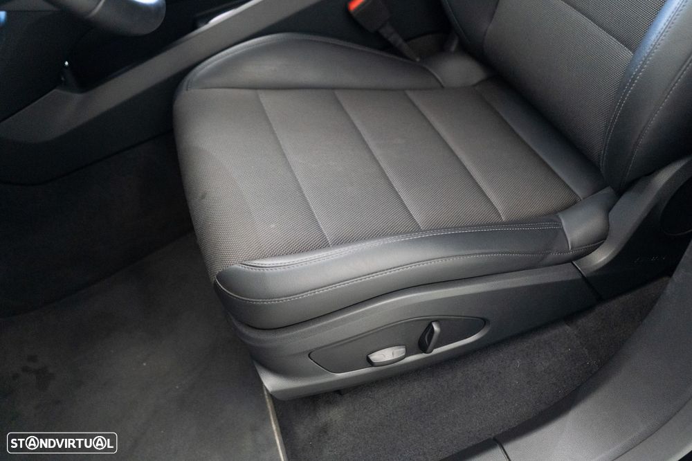 Porsche Macan Electric 4 - 7