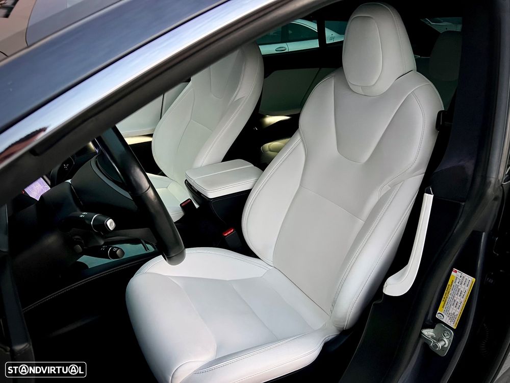 Tesla Model S - 10