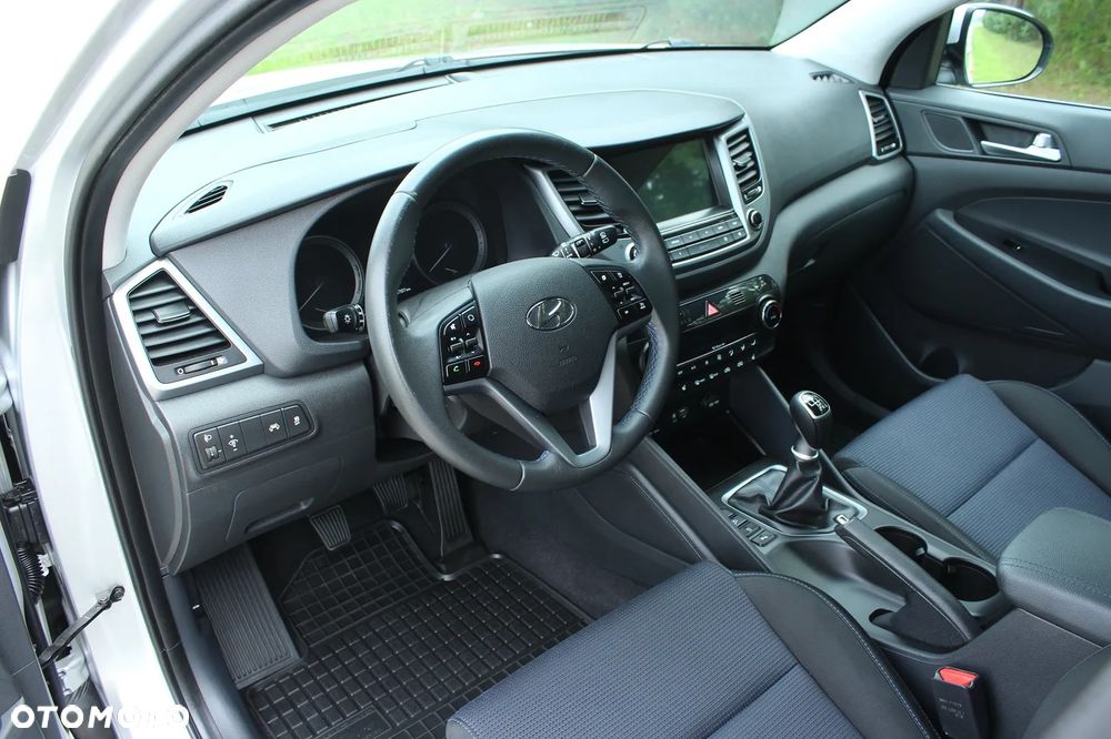Hyundai Tucson blue 1.7 CRDi 2WD Style - 24
