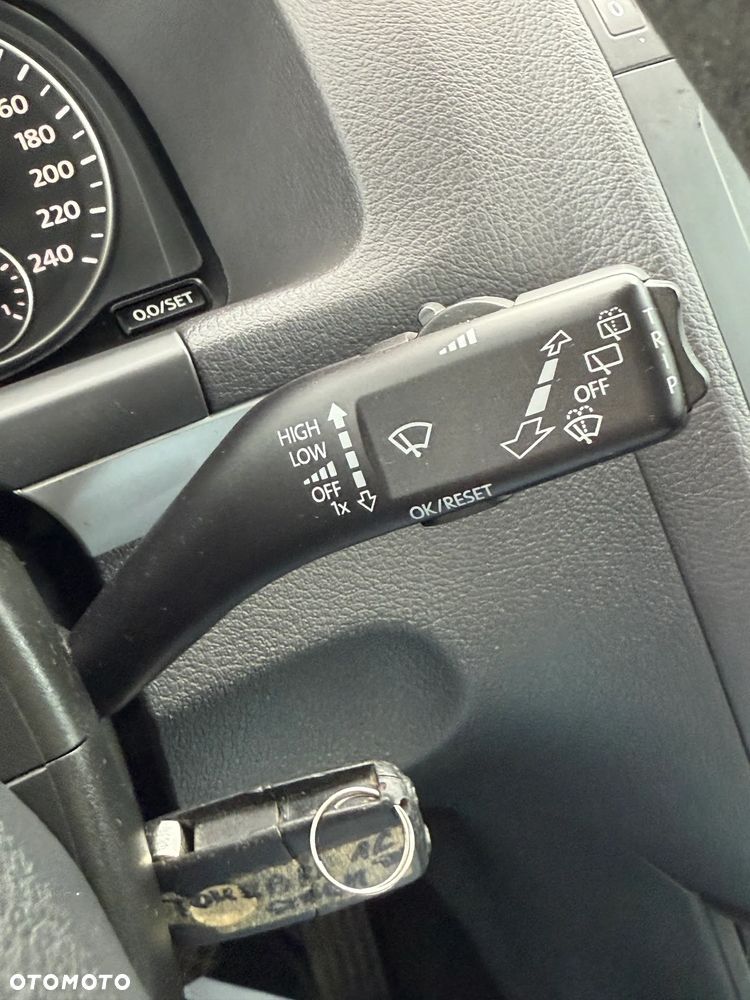 Volkswagen Touran 1.6 TDI DPF BlueMotion Technology Trendline - 27