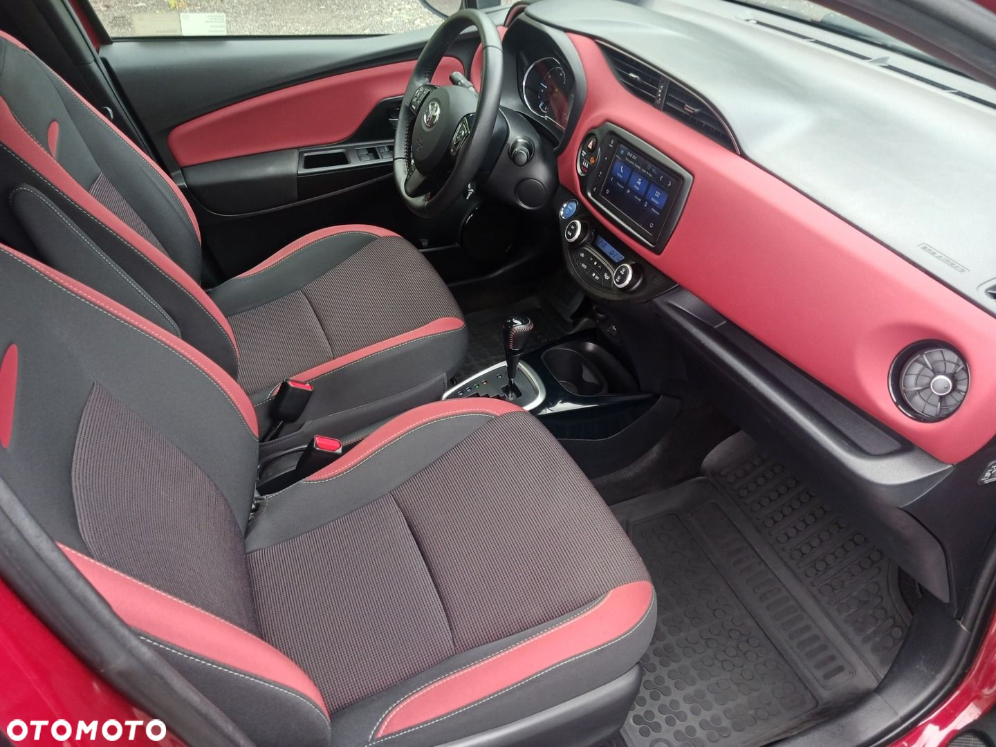 Toyota Yaris Hybrid 100 Selection - 10