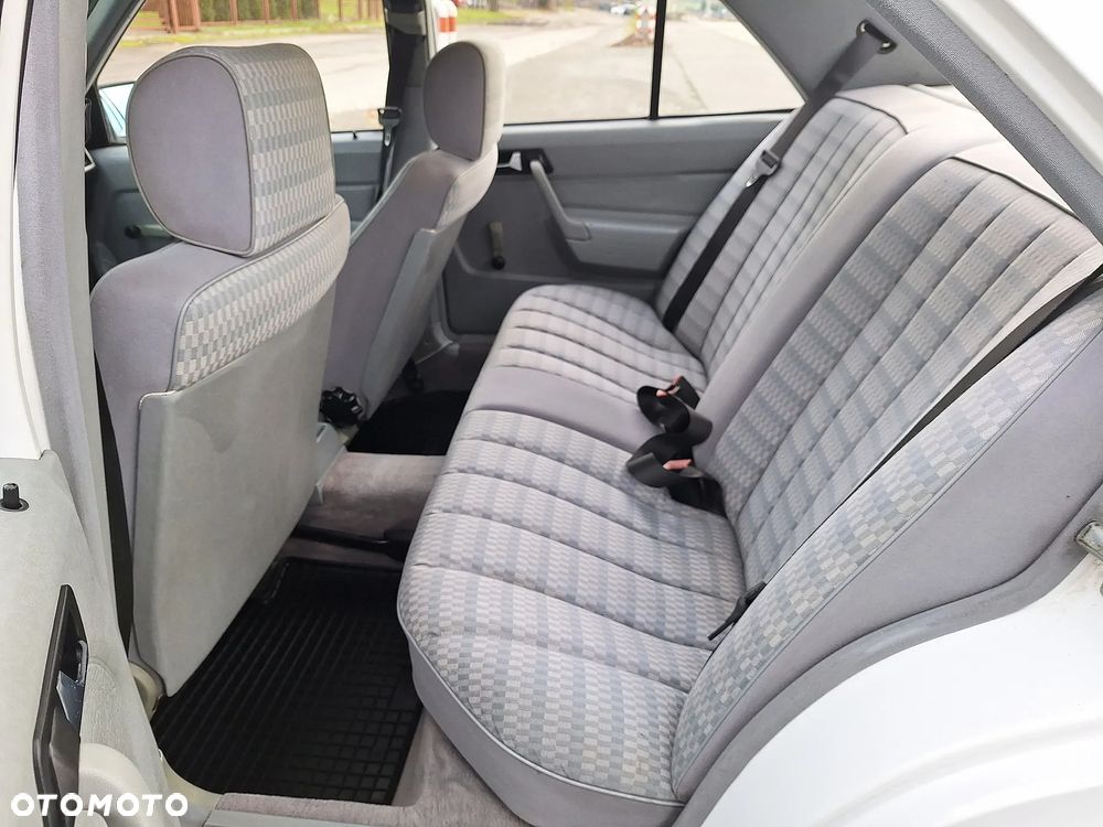 Mercedes-Benz W201 (190) - 8