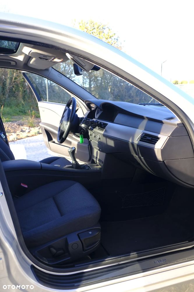 BMW Seria 5 520i - 6