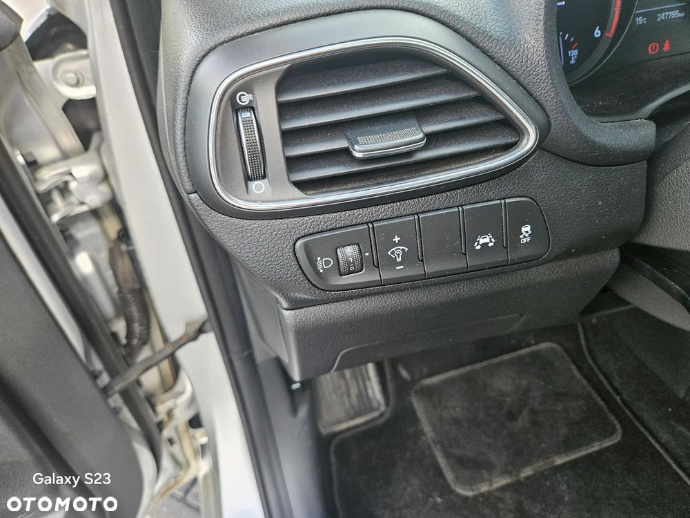 Hyundai i30 1.6 D Comfort - 13