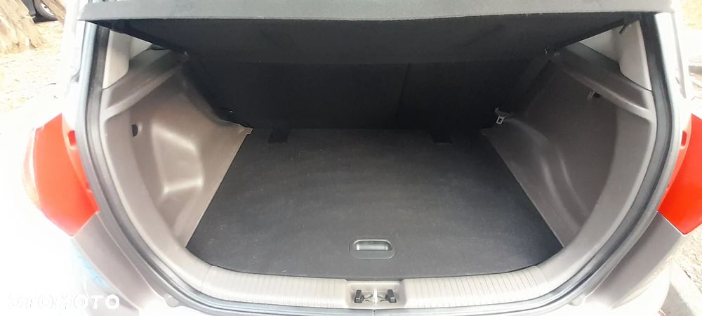 Kia Venga 1.6 L - 13