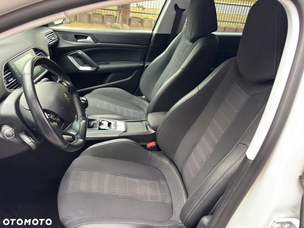 Peugeot 308 1.2 PureTech GPF Allure S&S - 30