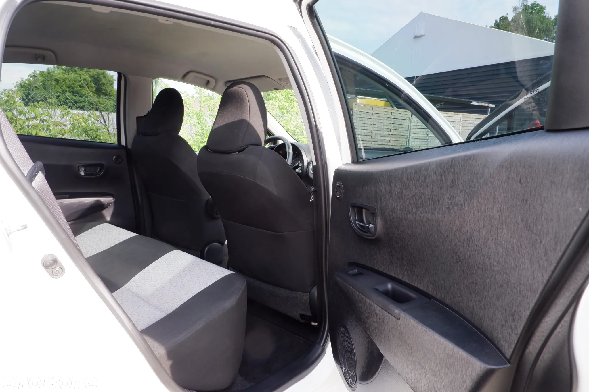 Toyota Yaris 1.0 Sol - 11