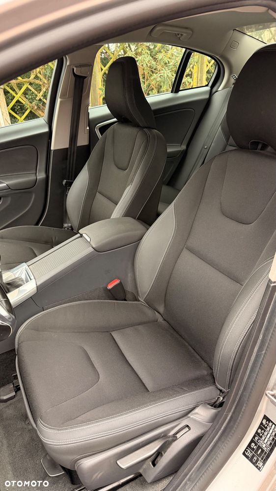 Volvo S60 T3 Momentum - 10