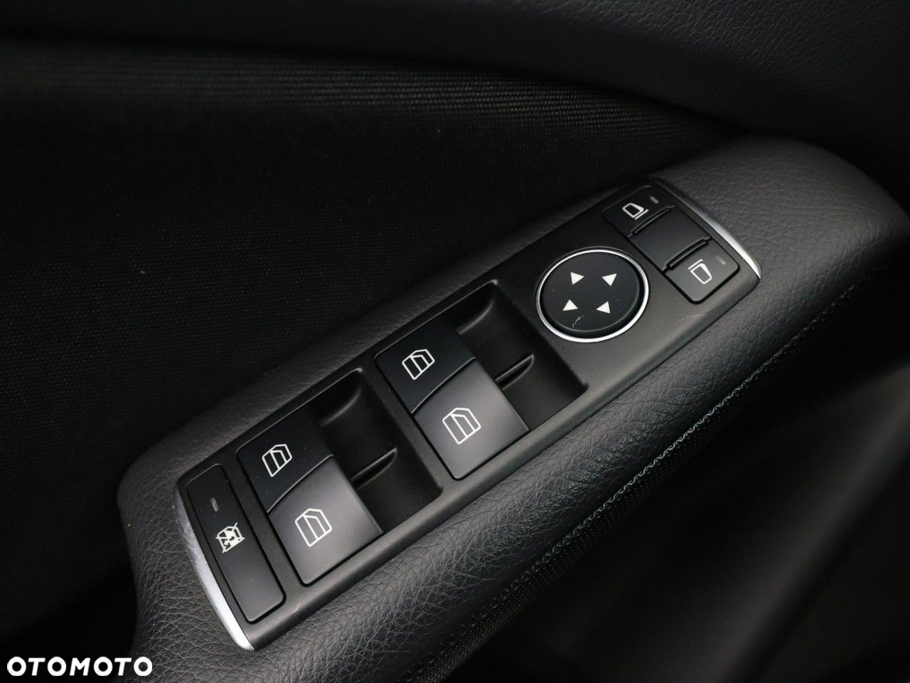Mercedes-Benz GLA 180 d 7G-DCT - 31