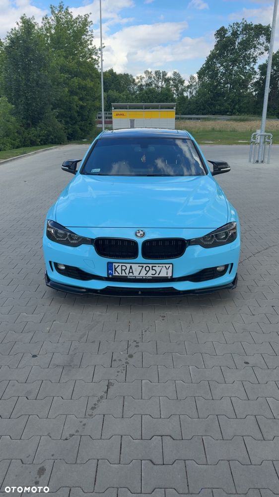 BMW Seria 3 328i Sport Line - 18