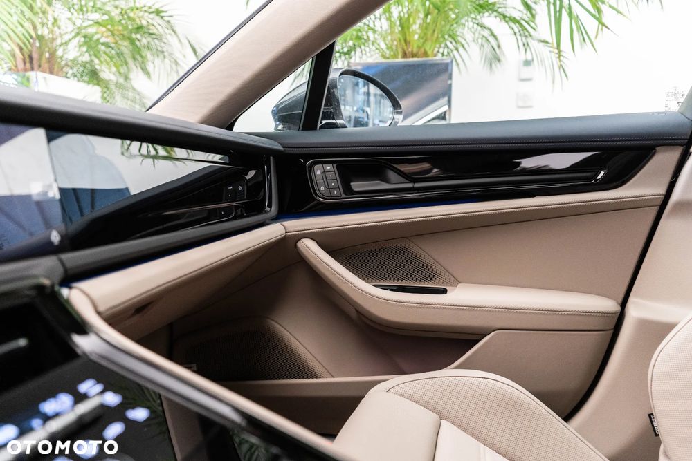 Porsche Panamera 4 E-Hybrid PHEV - 23