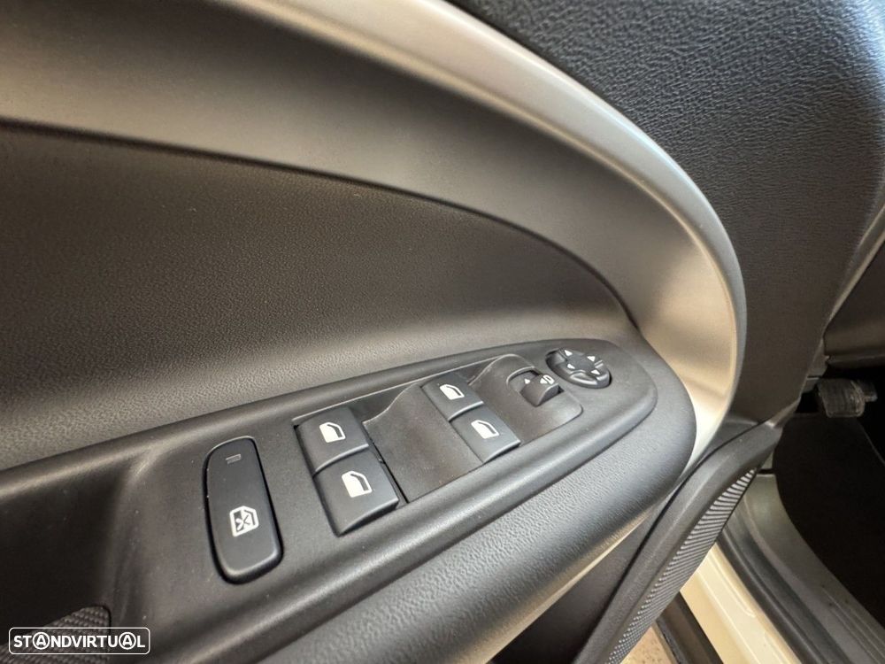 Jeep Avenger 1.2 e-Hybrid Longitude DCT - 24