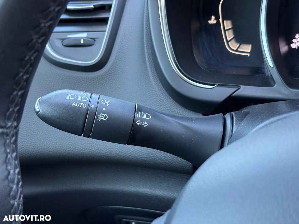 Renault Scenic BLUE dCi 120 BLACK EDITION - 16