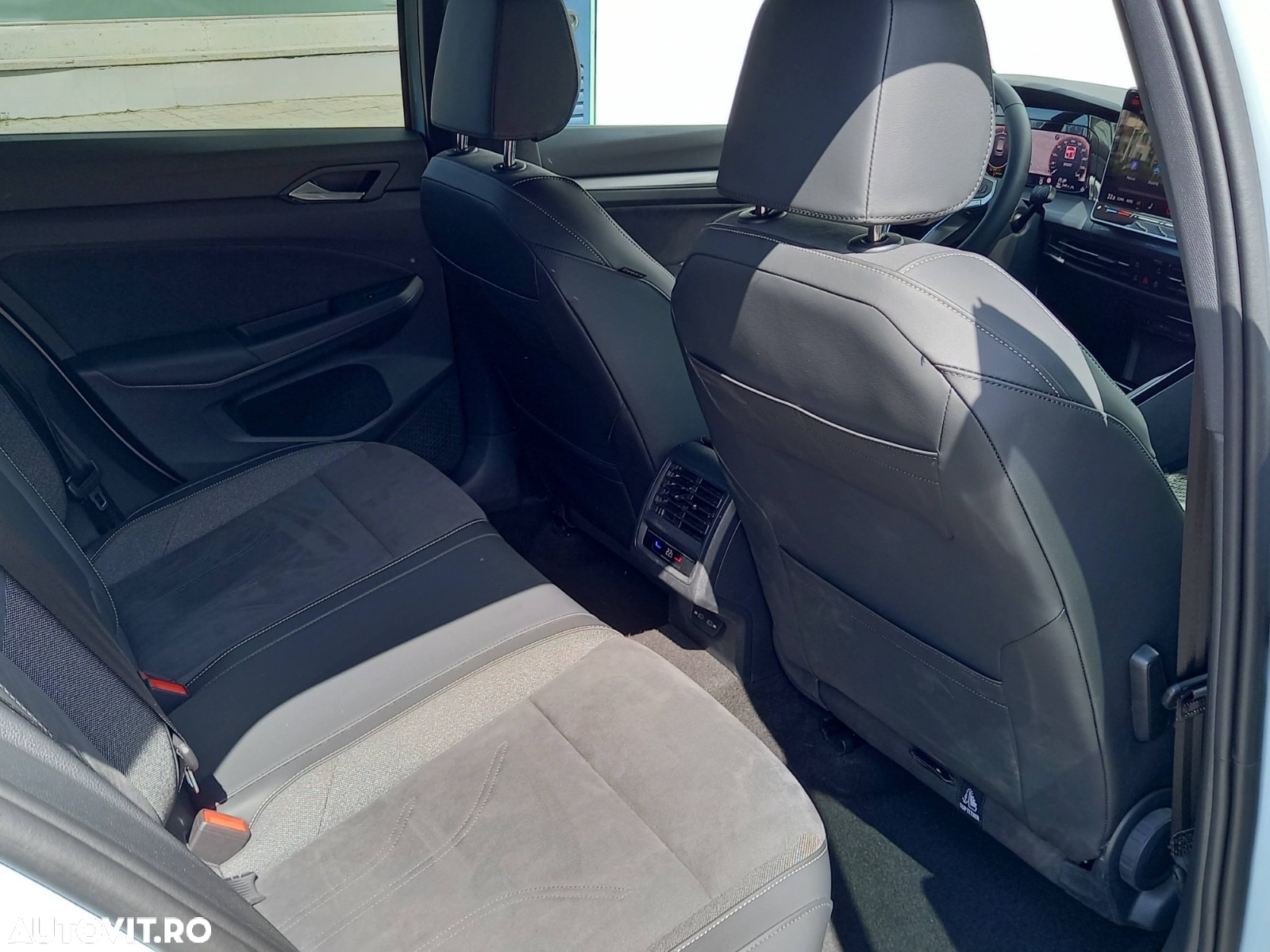 Volkswagen Golf 1.5 eTSI ACT DSG MHEV Style - 12