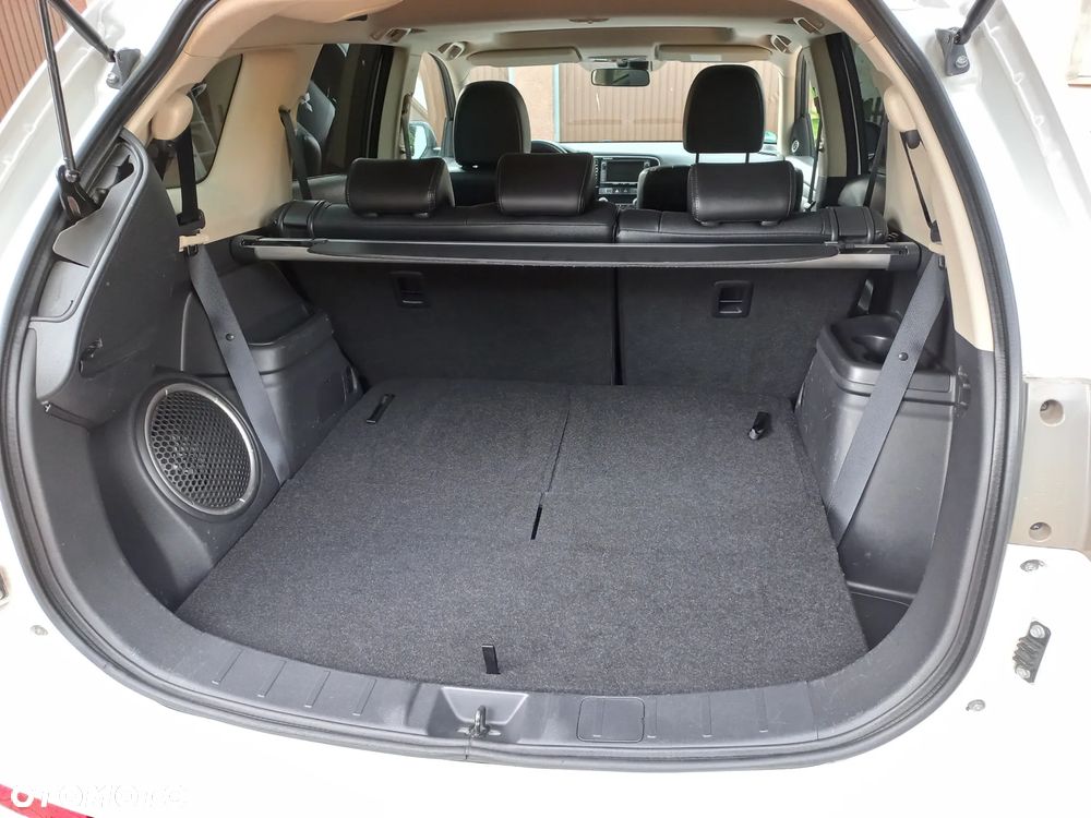 Mitsubishi Outlander 2.2 DI-D 4WD Automatik Diamant Edition - 10