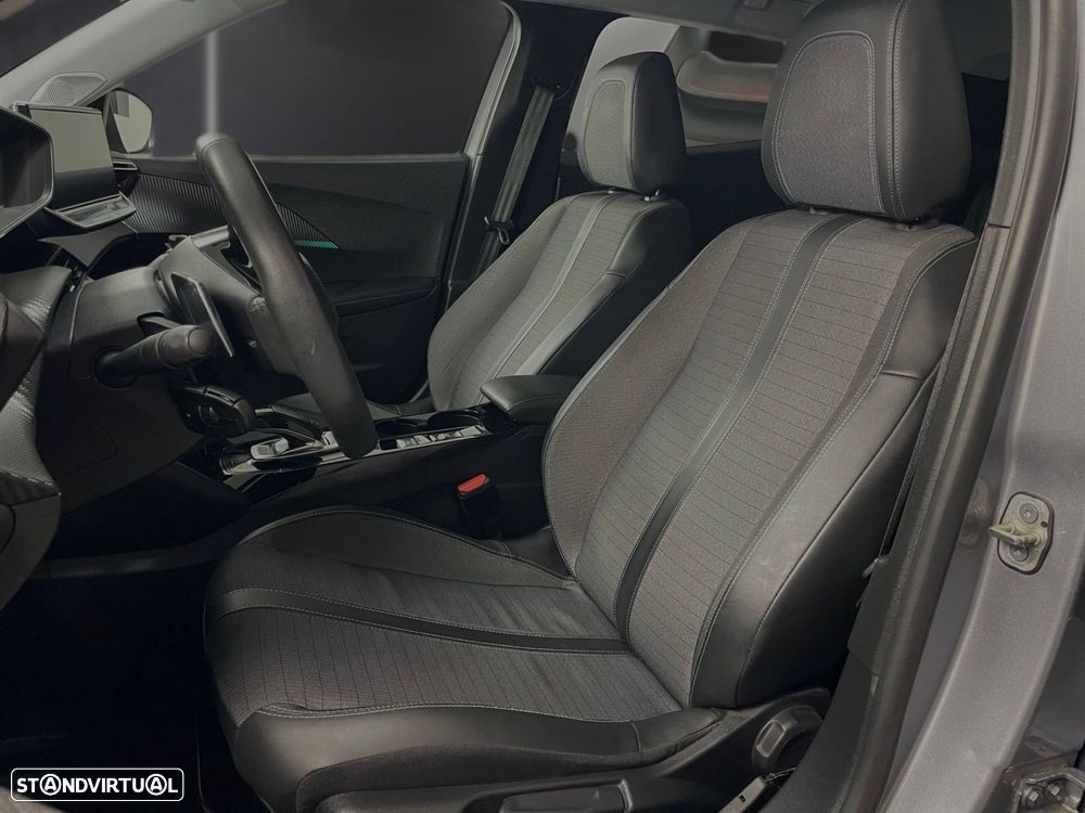 Peugeot 2008 1.2 PureTech Allure EAT8 - 22