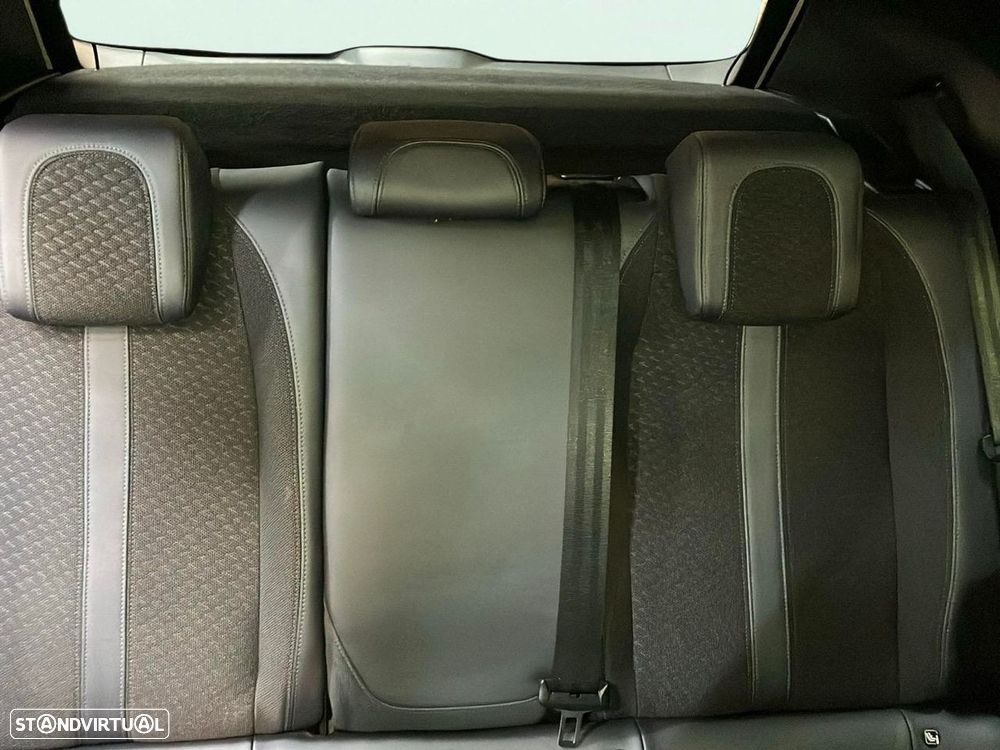 Peugeot 2008 1.2 PureTech Allure - 17