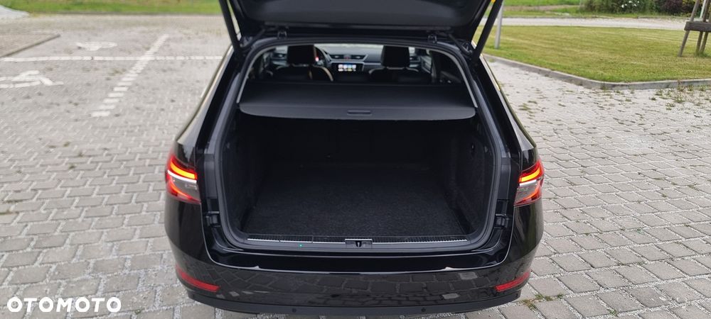 Skoda Superb 2.0 TDI DSG Premium Edition - 32