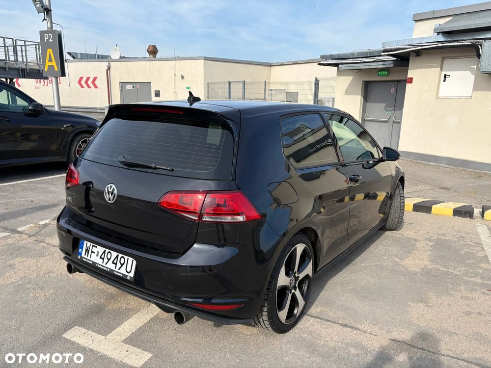 Volkswagen Golf - 4