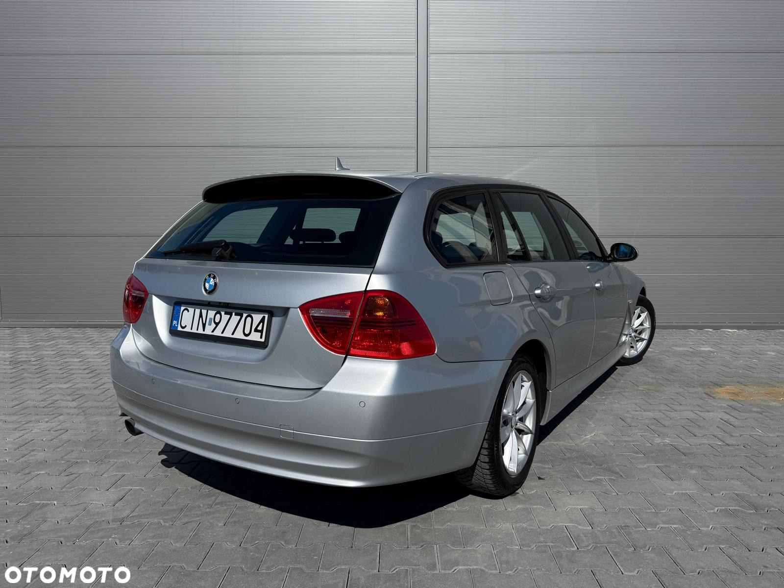 BMW Seria 3 318d Touring Advantage - 8