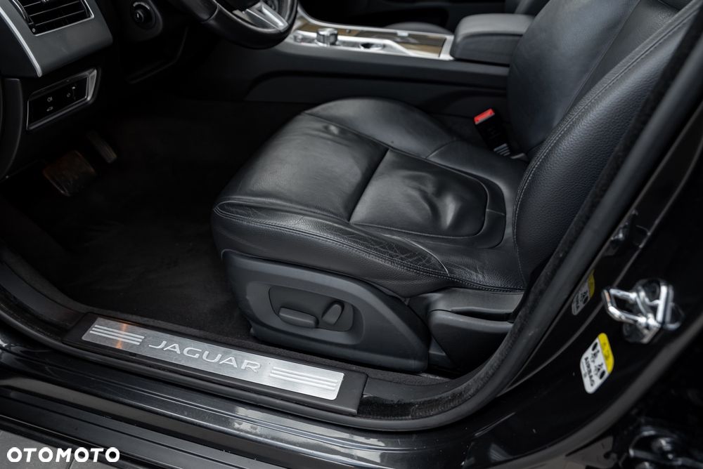 Jaguar XF 2.2 - 19