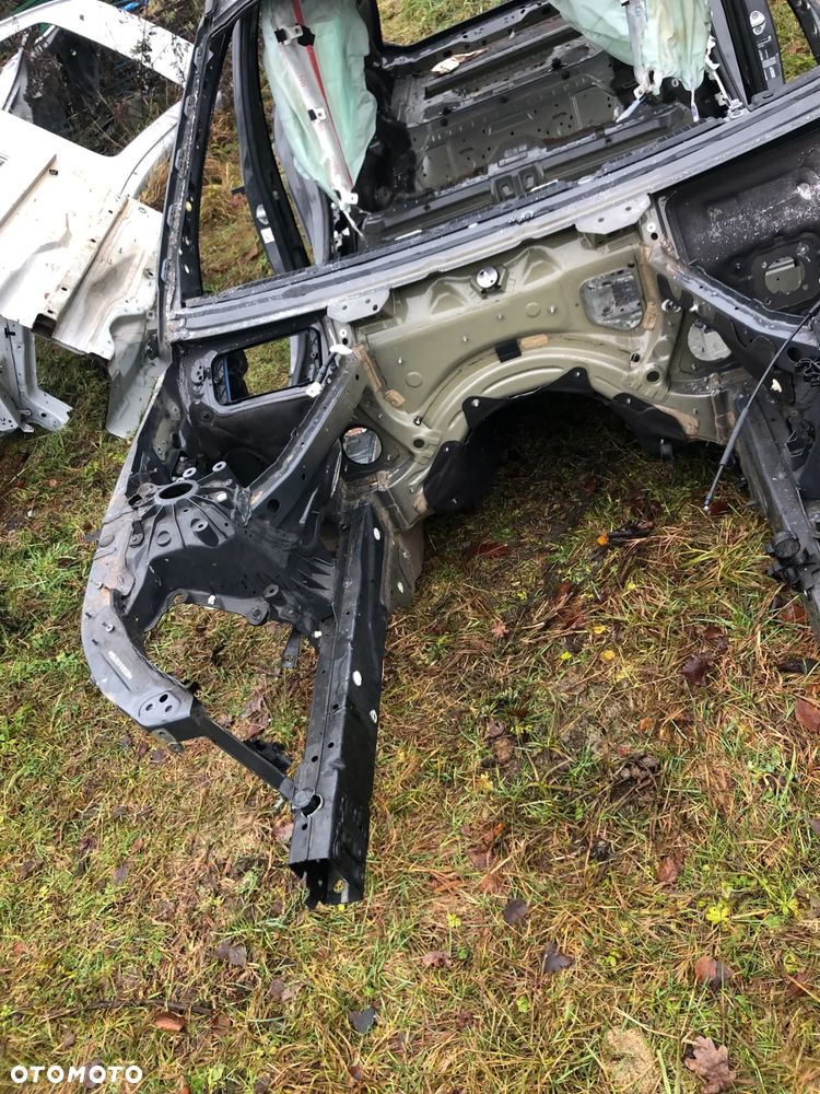 KAROSERIA Z DOKUMENTAMI BMW 3 G21 320d - 5