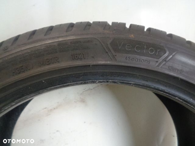 GOODYEAR VECTOR 4 SEASONS GEN-3 225/40R18 92Y - 8