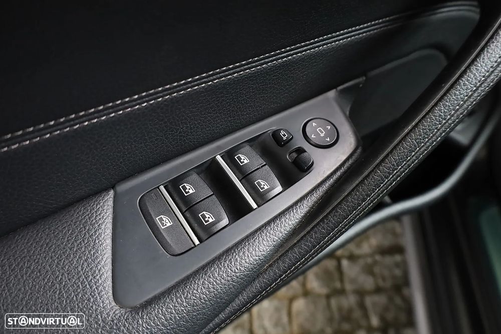 BMW 520 d Pack Desportivo M Auto - 40