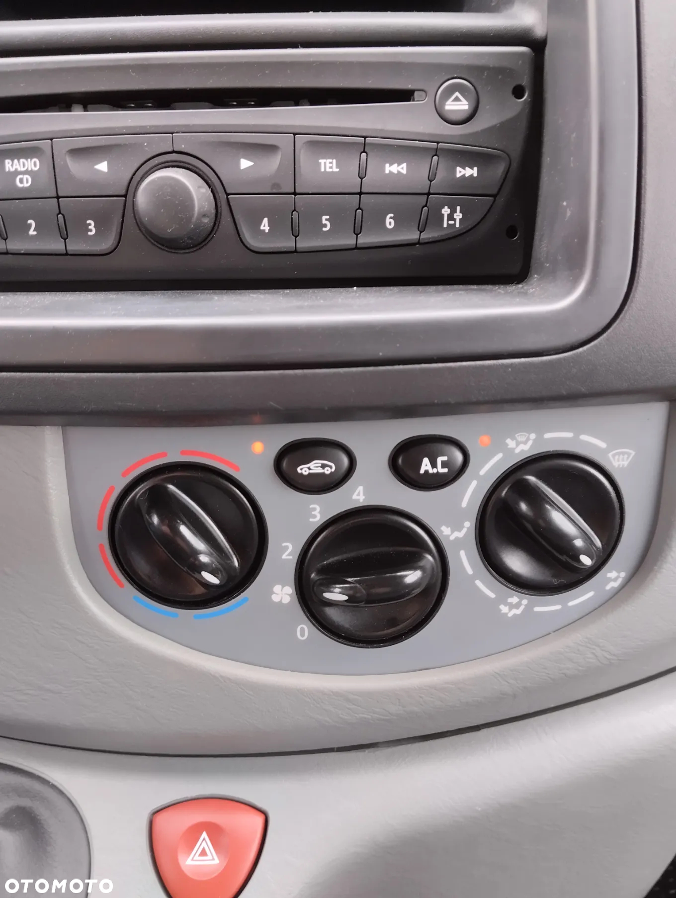 Renault Trafic 2.0 115 KM !!! L2 H1 Długi TYLKO 198 tys.km !!! KLIMA ! SPROWADZONY/ZAREJESTROWANY !!! ŁADNY I ZADBANY !!!Nie Vivaro - 4
