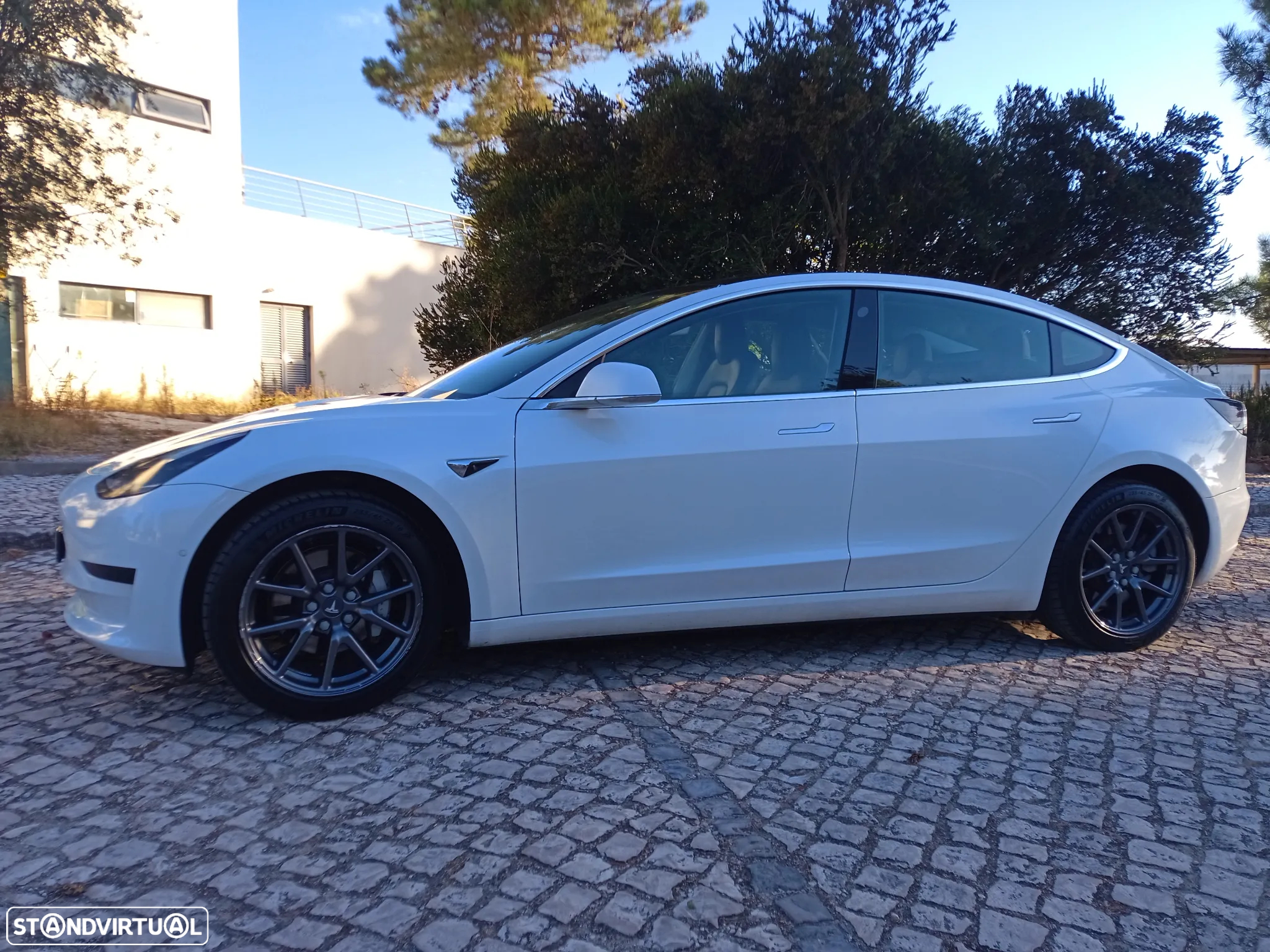 Tesla Model 3 - 4