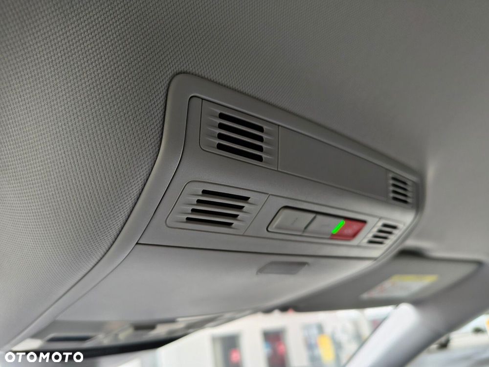 Volkswagen Passat - 32