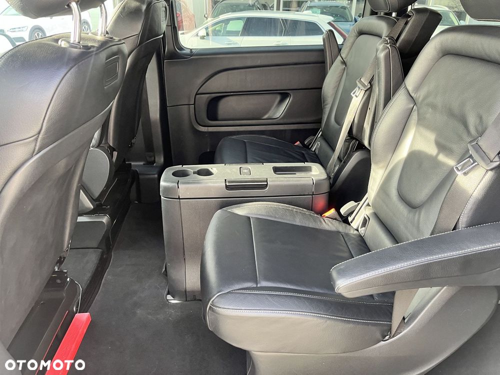 Mercedes-Benz Klasa V - 16